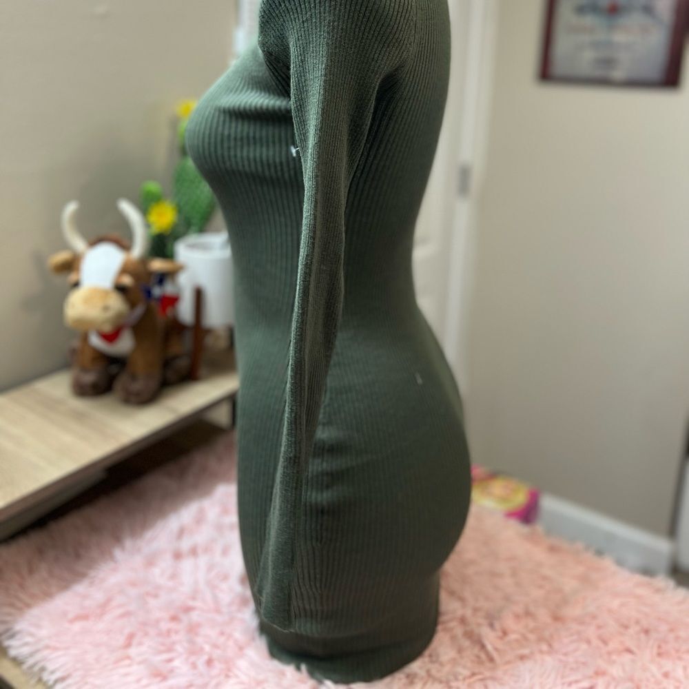 Green dress - Picture 2 of 7
